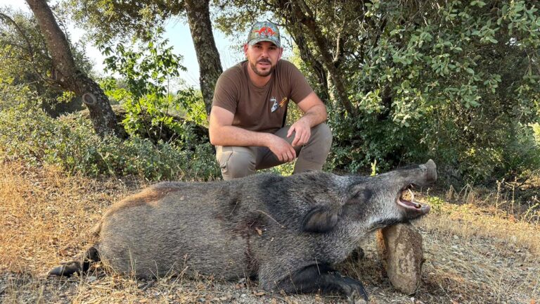 Caza un navajero en un coto social y se lo dedica a su madre fallecida